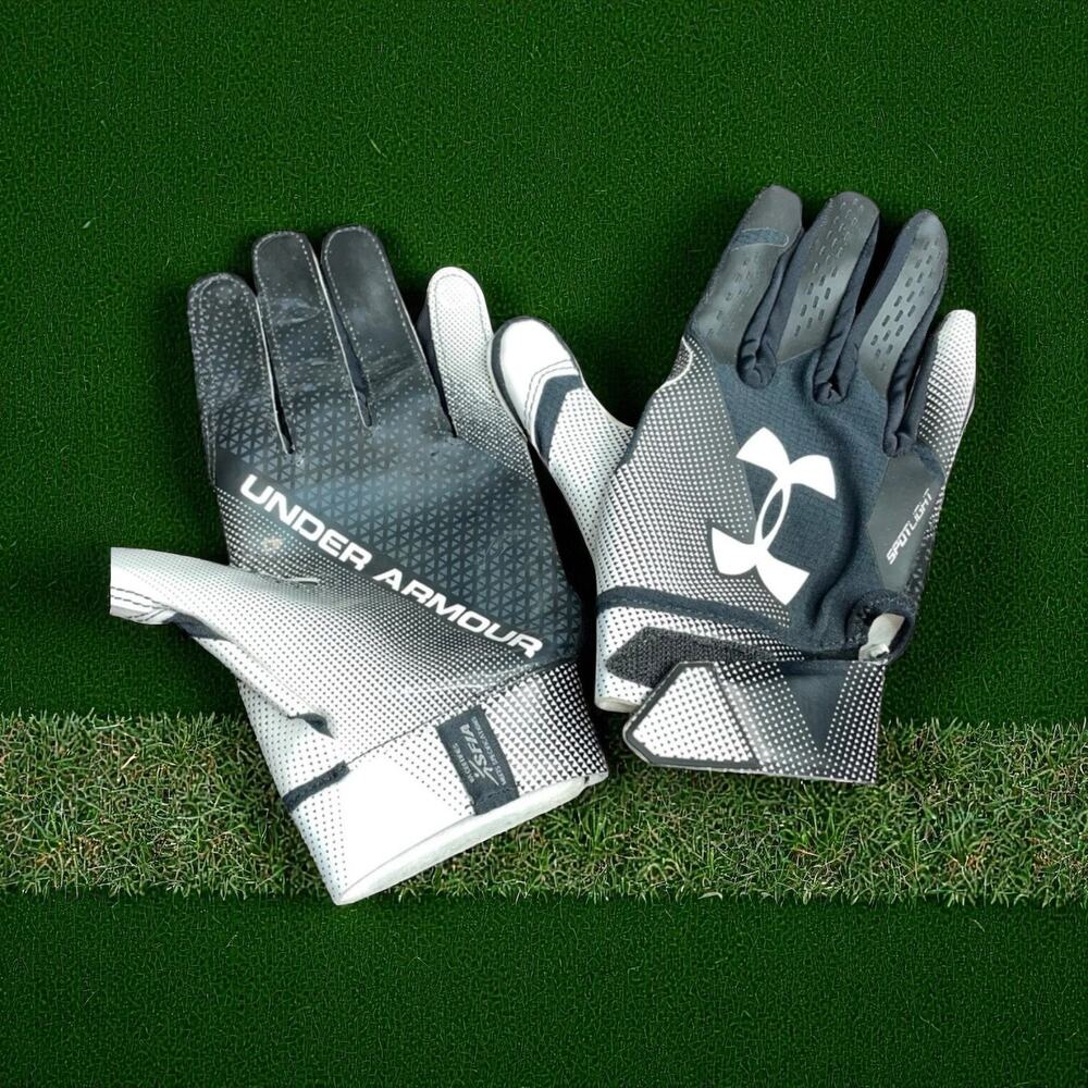 Under Armour UA Spotlight NFL Football Gloves 1304698 Wide Receiver Black Small